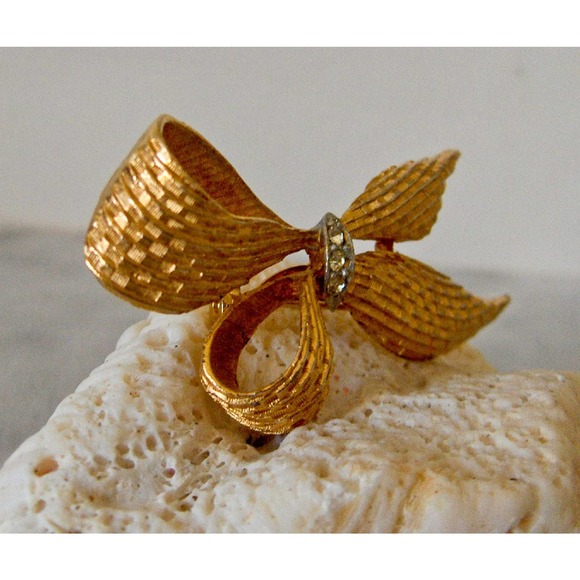 Vintage Gerry’s Gold Tone Bow Rhinestone Brooch - Picture 4 of 5